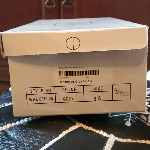 New X Ankle Strappy Lightweight Ballet Flat - Picture 6 of 6